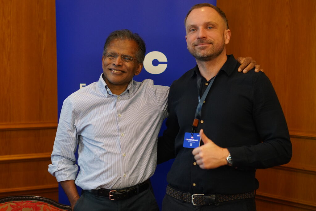 Łukasz Pelowski z Aswathem Damodaranem